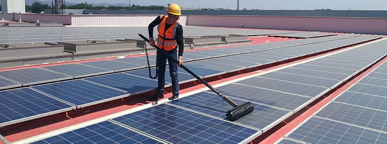 procedura ochistki solnechnyh panelej